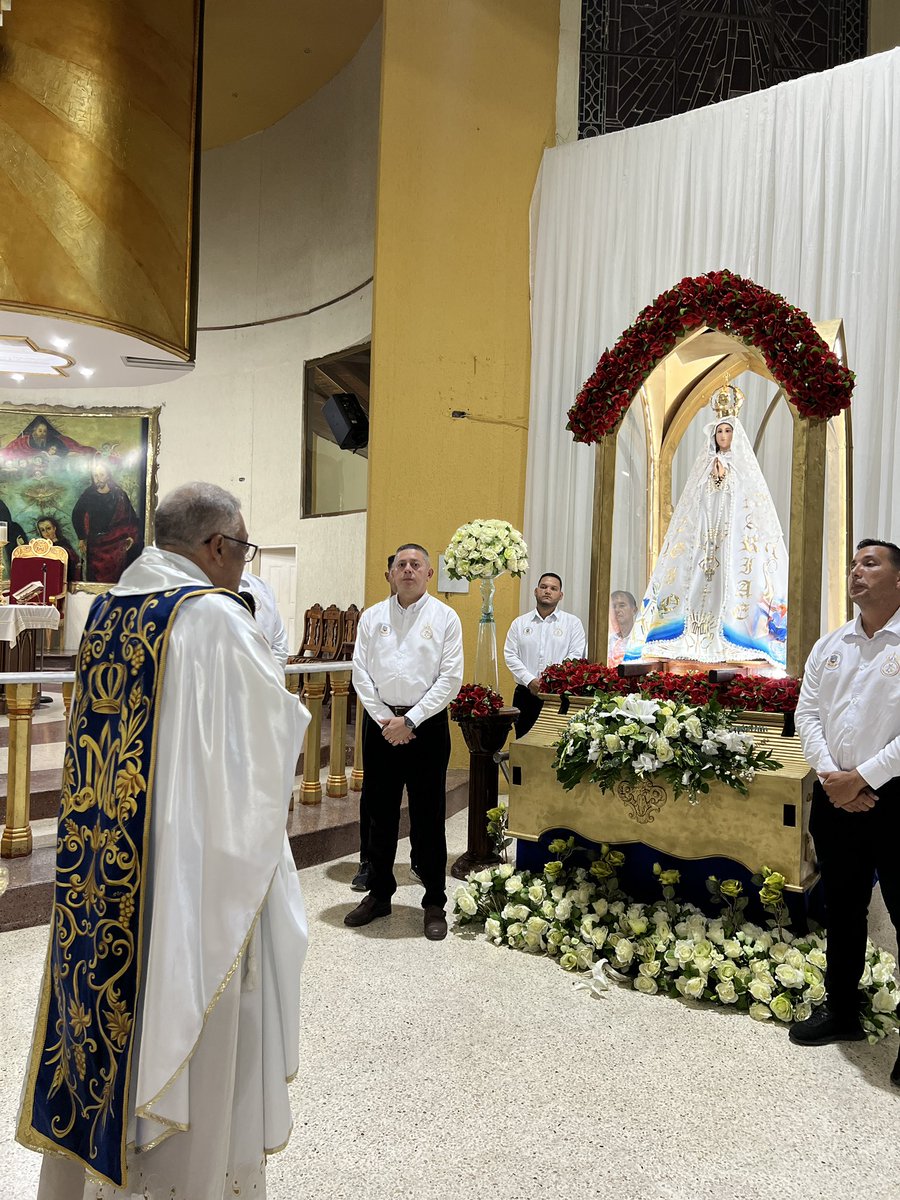 manuelferreiraG's tweet image. Celebramos la tradicional misa de la subida de la imagen de nuestra Santa Patrona.