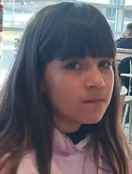 #URGENTE BÚSQUEDA EN TIEMPO REAL #NEUQUEN Fiorella Godoy tiene 11 años, desapareció el 28/9 en Neuquén capital. Es delgada, altura 1,50. Vestía un buzo de Mickey, pantalón cargo negro, botines negros con rojo y mochila azul. Avisar #Urgente al ☎  299-5468911, o 911