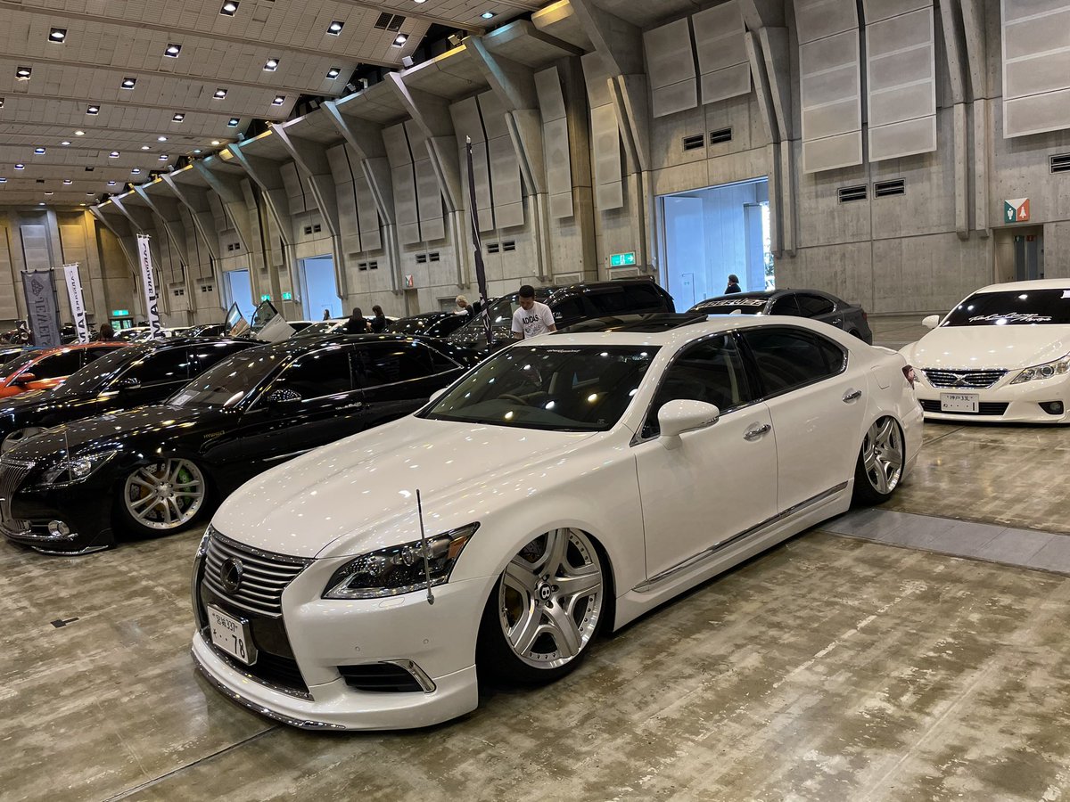 Yuga_96's tweet photo. Vスタinアイメッセ山梨🏆
乗り換え/箱変えしました！
#LEXUS #LS460L #USF41 
#EXECUTIVE #4人乗り
#KAZSUS #カズサス
#AIRLIFT #エアリフト 
#ハードライン
#brembo #ブレンボ #前後8pot410π
#BENTLEY option wheel 21inch
#トランクオーディオ 
#ROCKFORDFOSGATE
#STREETMONKEY #ストリートモンキー https://t.co/9Ey7m91JUj