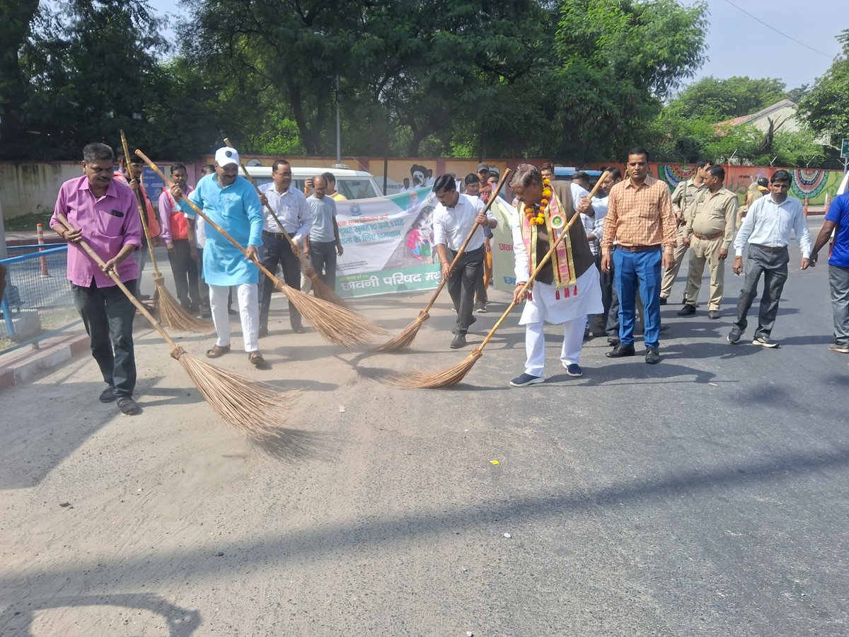 cbmathura's tweet photo. CB Mathura completed "Shramdaan" campaign under "Ek Tareekh Ek Ghanta Ek Saath" program at Tank Chaurah. Hon'ble MLA Shri Pooran Prakash, CEO Shri Vidyadhar Pawar, ADM Comdt Col. Vishal Rathore and around 200 general public, Jawans and CB staff participated.
@pddecc https://t.co/gEV8IBmSdG