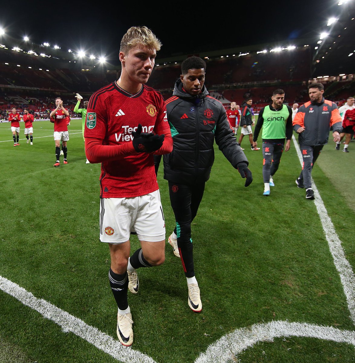 centredevils's tweet photo. 🚨🚨🎙️| Peter Schmeichel on Rasmus Højlund: "I would say he was involved in 90% of what was good about the #mufc side. The problem is that the team hasn't had a real number 9 for a very long time, so "It will take time for them to get used to it. He makes the right purchases, he remains patient, but he is not served properly."