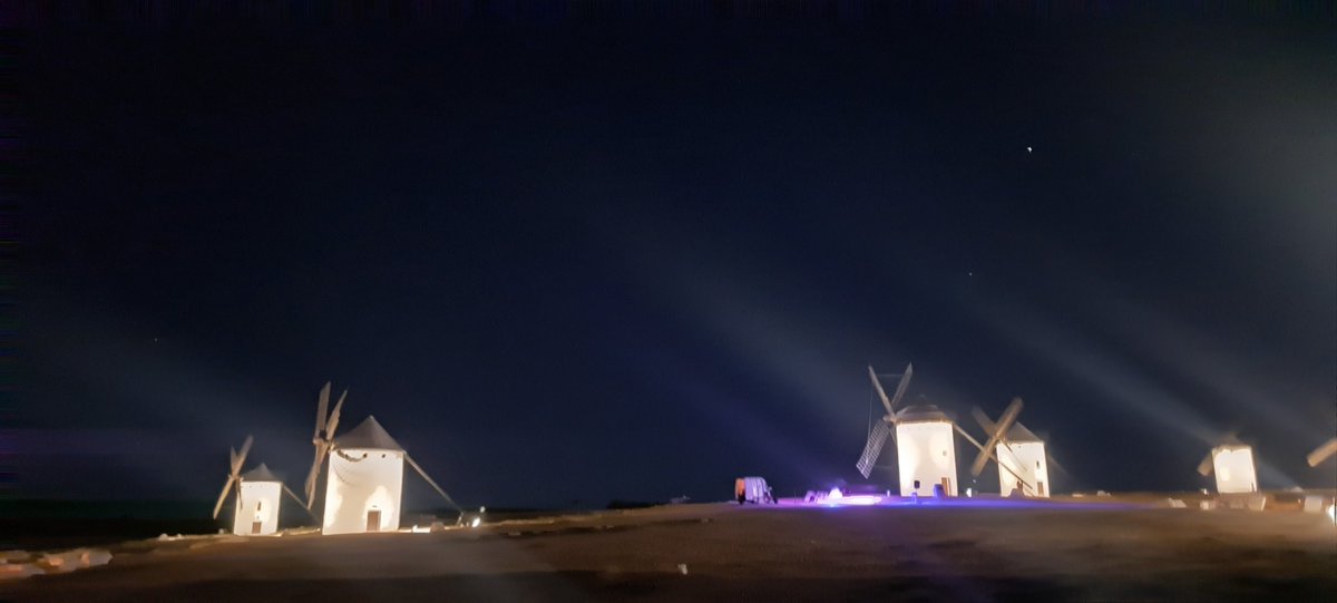 tuguiaoficial's tweet image. Hoy juega el @CFTalavera y lo veré desde La Mancha. Buena comida en las bodas manchegas y un paisaje espectacular. Aquí os dejo una foto de anoche desde #CampodeCriptana la tierra del Quijote. A por los tres puntos y cuidadito con #UnionAdarve 💪