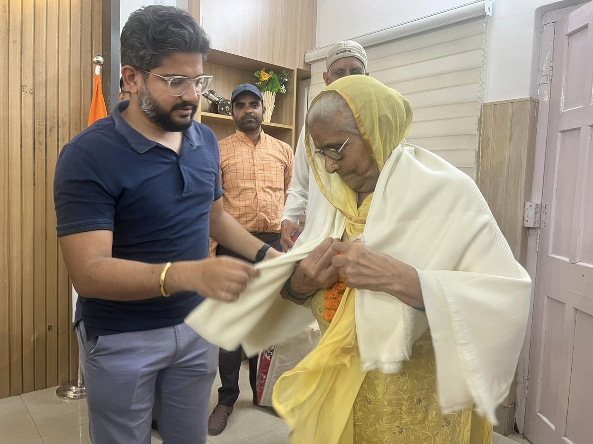 JMRoorkee's tweet photo. Today, as Joint Magistrate of Roorkee, I am delighted to honor and celebrate our cherished elders on International Day for Older Persons. Their wisdom and experiences have enriched our lives and shaped our community.  #InternationalDayForOlderPersons #RespectElders https://t.co/psXJTHWaq3