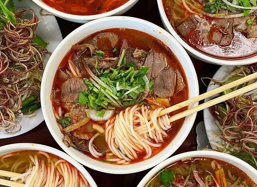 HuskarIL's tweet photo. Bún bò. Một lựa chọn không tồi cho những ngày mưa.
#NhaTrang #VietNam #Travel #food #CozyApartment
#観光 #料理 #雨の日 #週末 https://t.co/kCTLpjRUJM