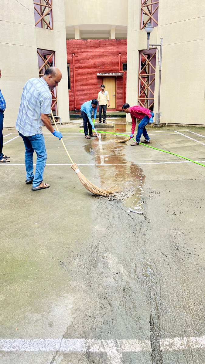 surajkumaar's tweet photo. Cleanliness Campaign at #ROPune @swachhmospi #SwachhBharat @SwachhBharatGov #MOSPI https://t.co/rGqyFr9AeI