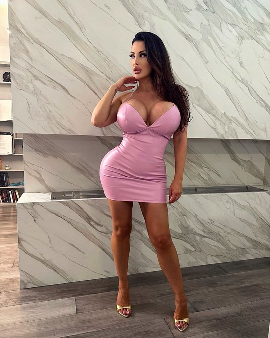 It’s rare that I wear pink. Yay or nay? https://t.co/6ueVZdK38H