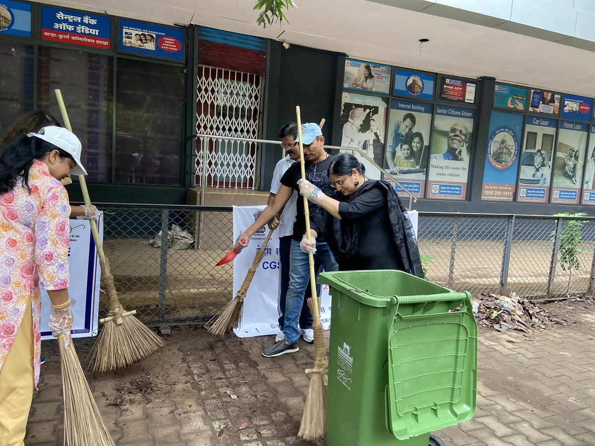 Respected Hon'ble Smt Reshma Lakhani, Pr Chief Commissioner Export Promotion, Delhi and Respected Hon'ble Smt Manisha Goel, Commissioner, CGST & C Ex, Palghar Commissionerate successfully conducted Cleanliness Drive at BKC, Mumbai on 01.10.2023. #SwacchtaHiSeva #CGSTPLAGHAR