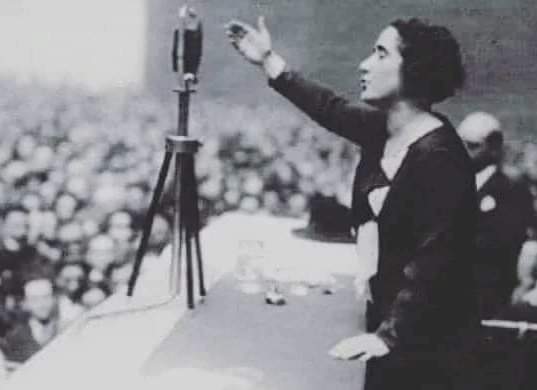 👉🏻 El 1 de octubre 1931, Clara Campoamor defendió con todo su empeño el sufragio femenino en el Congreso de los Diputados que la eligió, pero no le permitía votar.
92 años de #VotoFemenino 🗳 
La historia existe para NO olvidarla y exaltar sus logros.
💜esto sí que es lucha por y…
