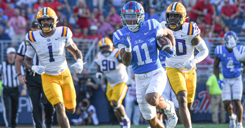 LonnPhillips's tweet photo. Worst Ever Display by an #LSU Defense???
How The Tigers' "Defense" were destroyed by Ole Miss in a 55-49 Thrashing👇 https://t.co/hcEHkgnt5f #GeauxTigers #LSU2023 #MattHouse #BrianKelly https://t.co/NH7RVf21id
