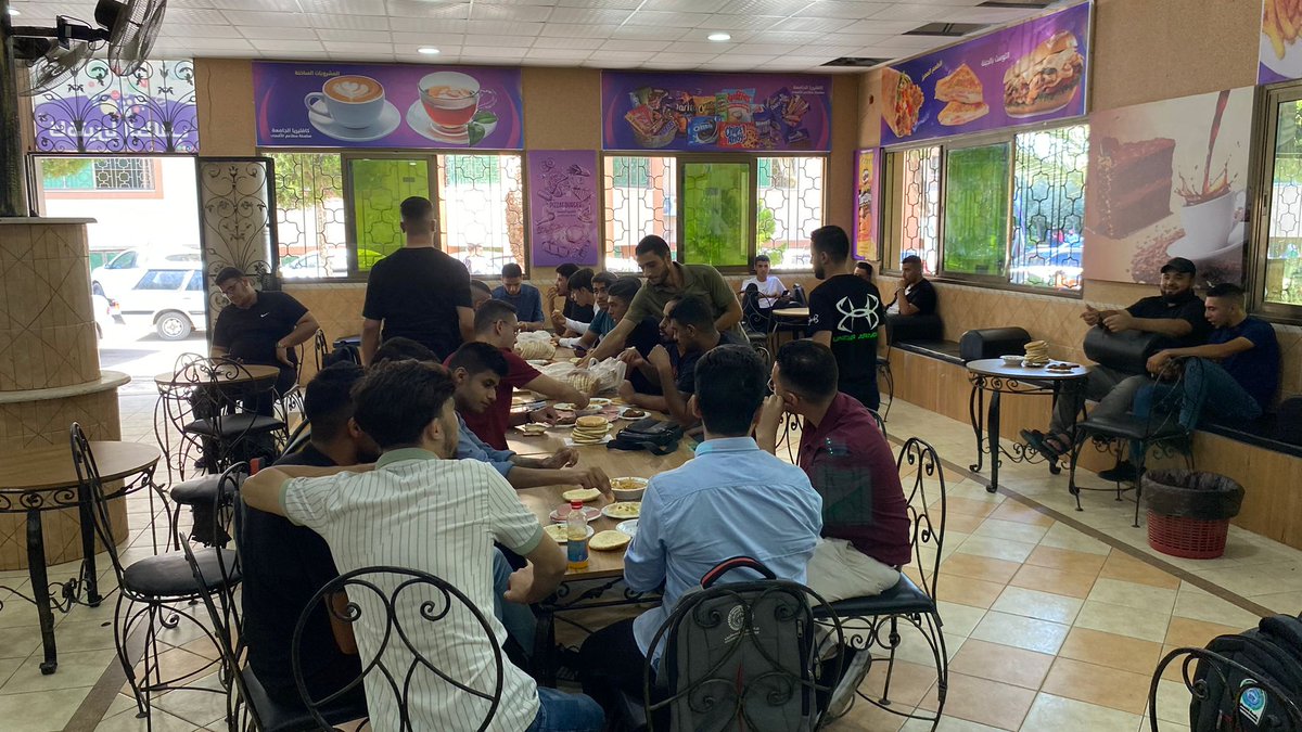 #بالصور
الكتلة الإســــلامية في جامعة فلسطين تنفذ نشاط إفطار مقدسي جماعي داخل كافتيريا الجامعة بحيث تم توزيع فطور مجاني للطلاب استكمالا لفعاليات بدأ العام الدارسي الجديد