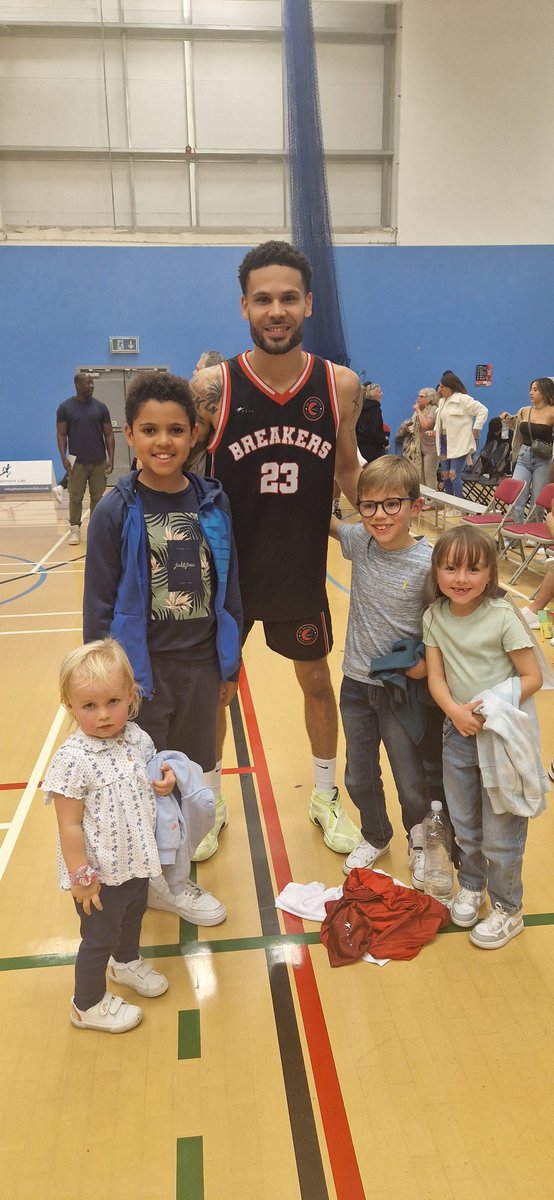 JamesGregs11's tweet image. Great to take the family down to @mkbballclub last night to witness their victory! Lots of families coming together to support their local club, tickets affordable too! #supportlocalsport #Basketball #grassroots #MiltonKeynes #Sport4Good #AllPeopleActive #Gettingoffthesofa