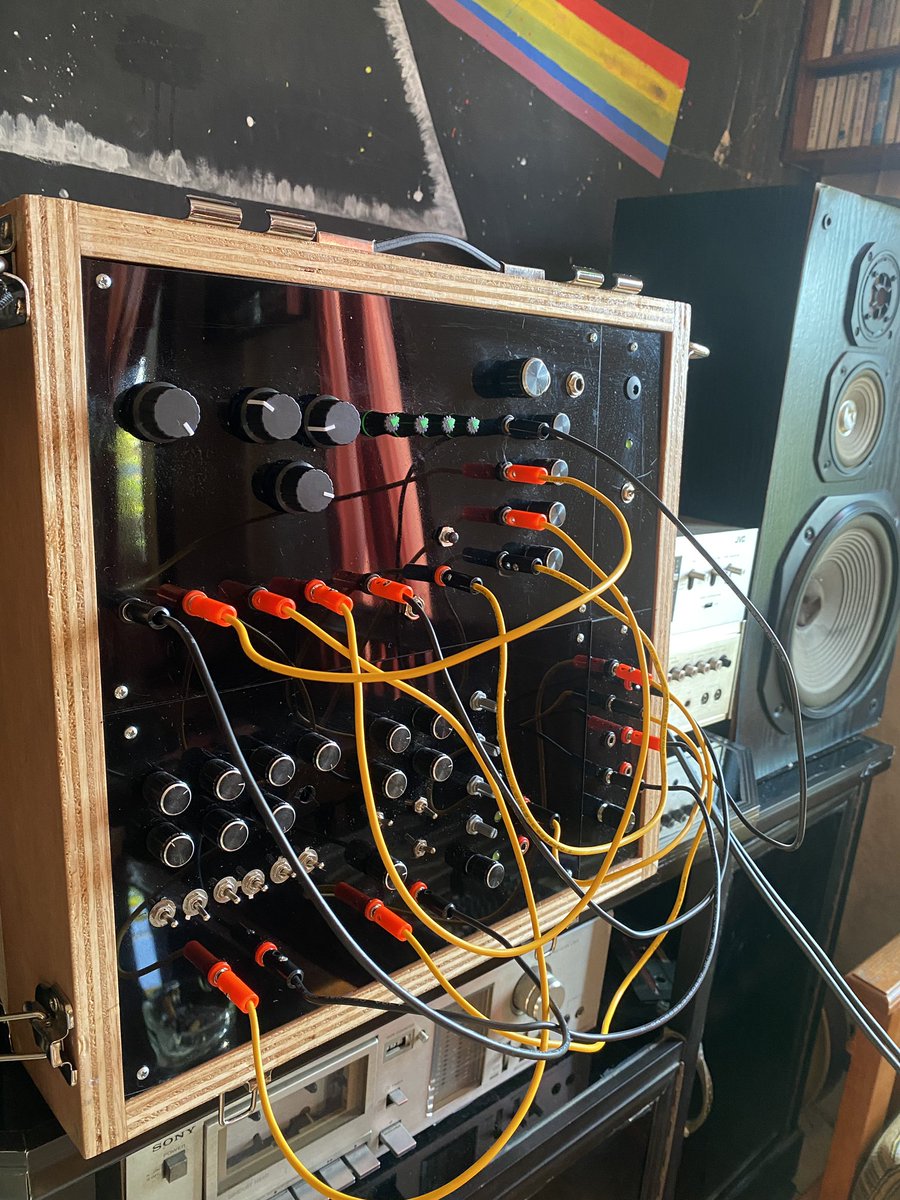 WildanShidana's tweet image. First noise modul ! 
.
#modular #modularnoise #modularsynth #analog #kalasvvara