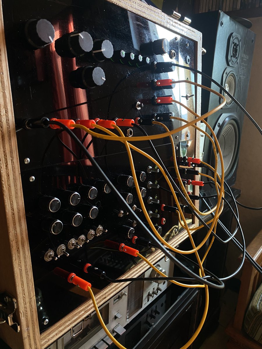 WildanShidana's tweet image. First noise modul ! 
.
#modular #modularnoise #modularsynth #analog #kalasvvara