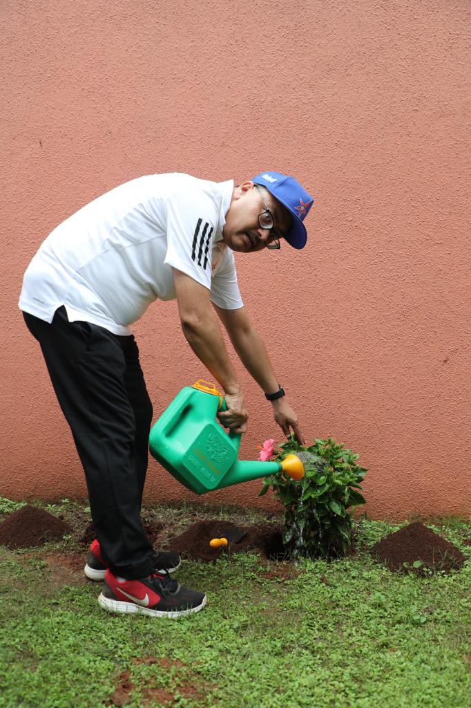 BankofIndia_IN's tweet photo. As a part of #Swachhatahiseva endeavour, Bank of India organized a cleanliness drive on 1st October 2023 at BKC- Mumbai area. The programme was followed by tree plantation. The programme was graced by top executives of the bank and special guest Smt. Poonam Mahajan.
#MeriMaatiMeraDesh #AmritKalashYatra #Swachhbharat #BankofIndia