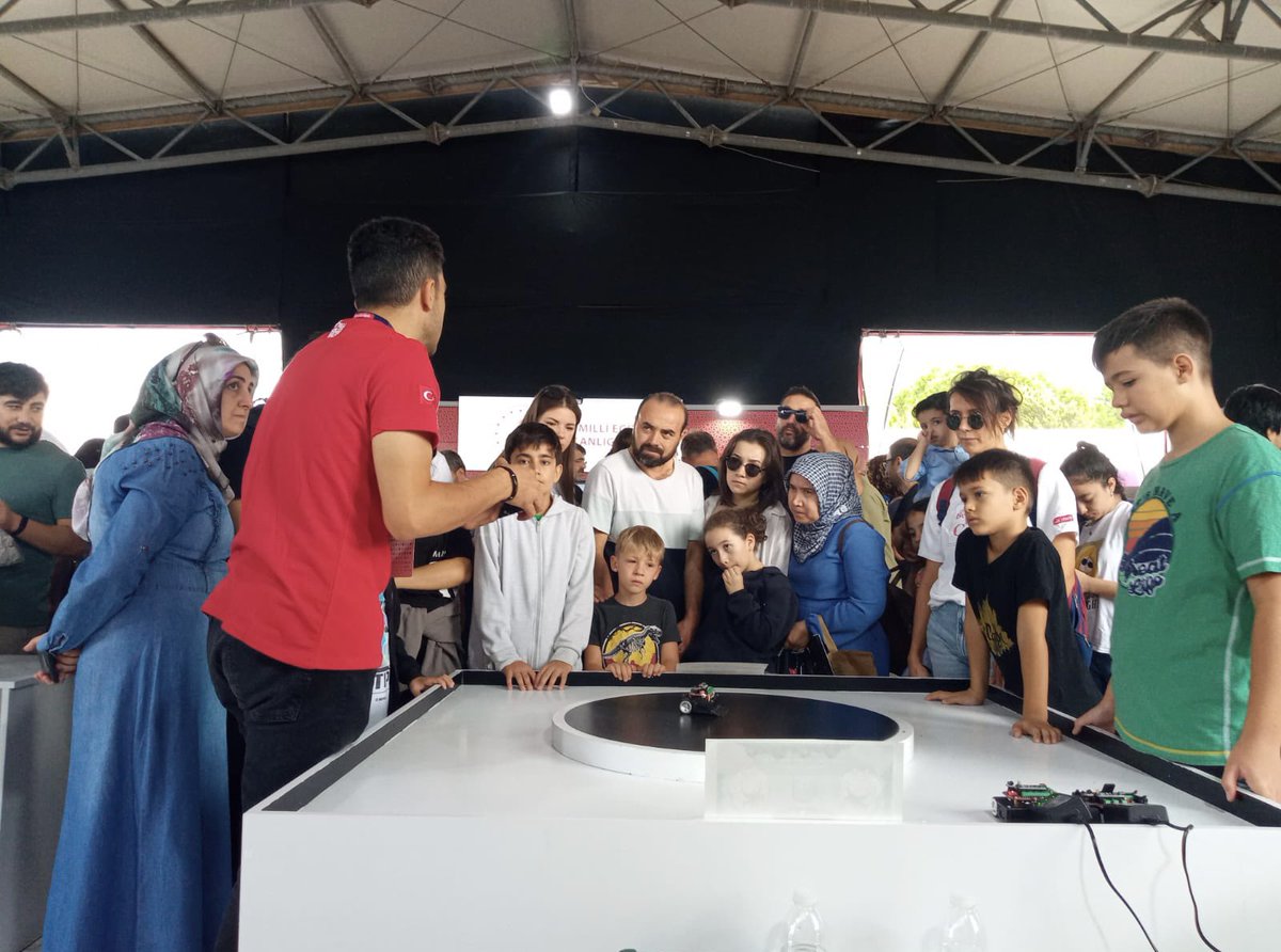 Gaziemir Şehit Üsteğmen Murat Yaldız ÇPAL öğretmen ve öğrencilerimiz Teknofest İZMİR de başarılı bir haftayı tamamlıyorlar. Okulumuz adına bizleri onurlandırdınız Teşekkürler ….