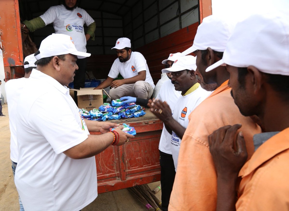 Instilling the value of cleanliness in our children is essential, making it a fundamental habit for a healthier future. 

It was heartening to witness children and #IndianOil family members coming together in large numbers, committing to this important #SwachhataHiSeva campaign