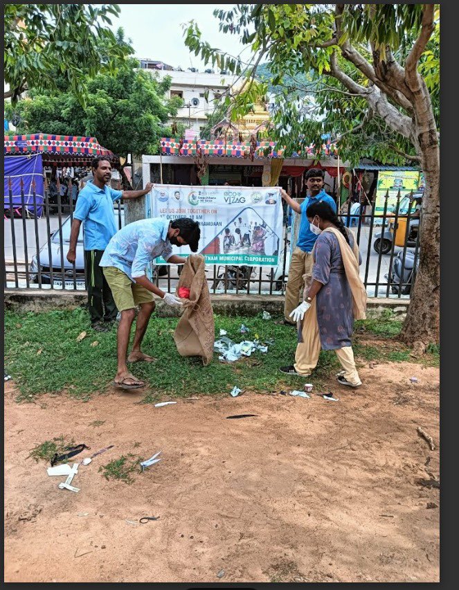 GVMC_VISAKHA's tweet photo. Ek Tarikh Ek Ghanta Swachhata Shramdaan program conducted as a part of Swachhata Hi Seva in Ward 10, Zone 2.

#SwachhataHiSeva 
#SwachhBharat 
#GarbageFreeIndia 
#YouthVsGarbage  
#VizagSaysNotoPlastic 
#EcoVizag 
#ISupportEcoVizag 
#IndiaVsGarbage 
#GarbageFreeCities 
@PMOIndia 
@narendramodi 
@AndhraPradeshCM 
@ysjagan 
@indiannavy 
@RoopaMishra77 
@HardeepSPuri 
@mp_kaushal 
@Secretary_MoHUA 
@AudimulapSuresh 
@GHVKumariMayor  
@CDMA_Municipal 
@SwachhBharatGov 
@SwachhaAndhra 
@SwachSurvekshan 
@swachhbharat 
@MoHUA_India 
@AmritMahotsav 
@pibvijayawada