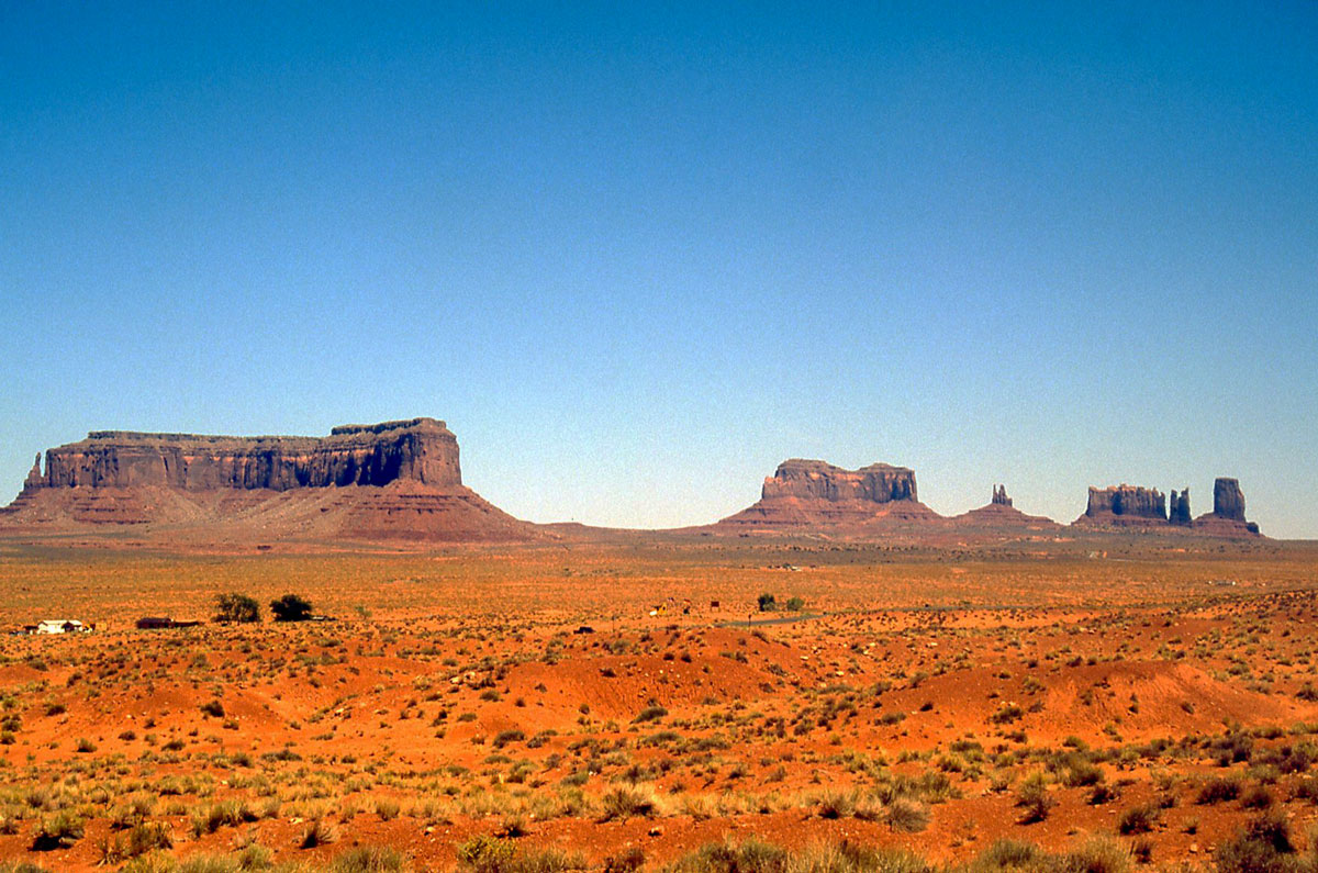 bit.ly/2DlWspm
#MonumentValley ce désert de l’ #Arizona aux #EtatsUnis, est renommé pour ses majestueux monolithes rouges. Le parc présente des paysages absolument uniques, constitués de formations de grès très particulières.  
#nature #NaturePhotography #Voyager