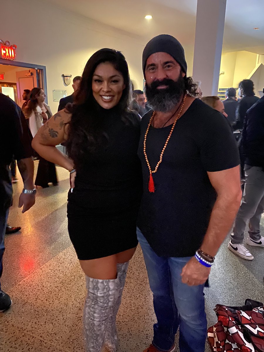 RealityOverInt's tweet image. Ran into the one and only @Coachjv_  and his amazing team!  Thank you for your work within the community! Always so motivational! 
#TheProperParty929 #ProperParty929 #XRP #XRParmy #XRPCommunity