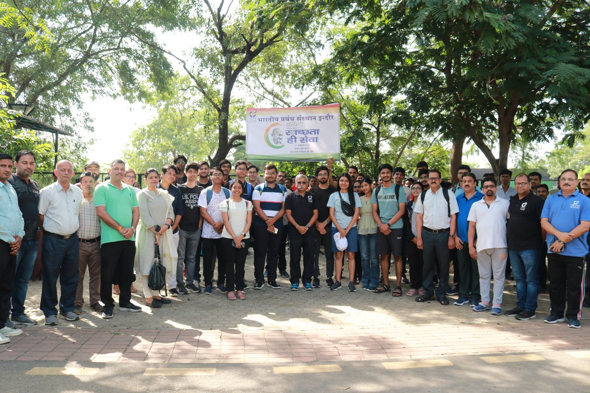 IIM_I's tweet photo. The entire #IIMIndore community came together for the 'Ek Tareekh, Ek Ghanta, Ek Sath', cleaning the vicinity of #Indore Cancer Hospital, Govt. Schools in #Pigdamber & #Rangwasa.
With #IIMI's CoE #ANVESHAN, here’s #SwachhataHiSeva in action!
#India @askhimanshurai @shrutigyan https://t.co/9PVANqWMJJ