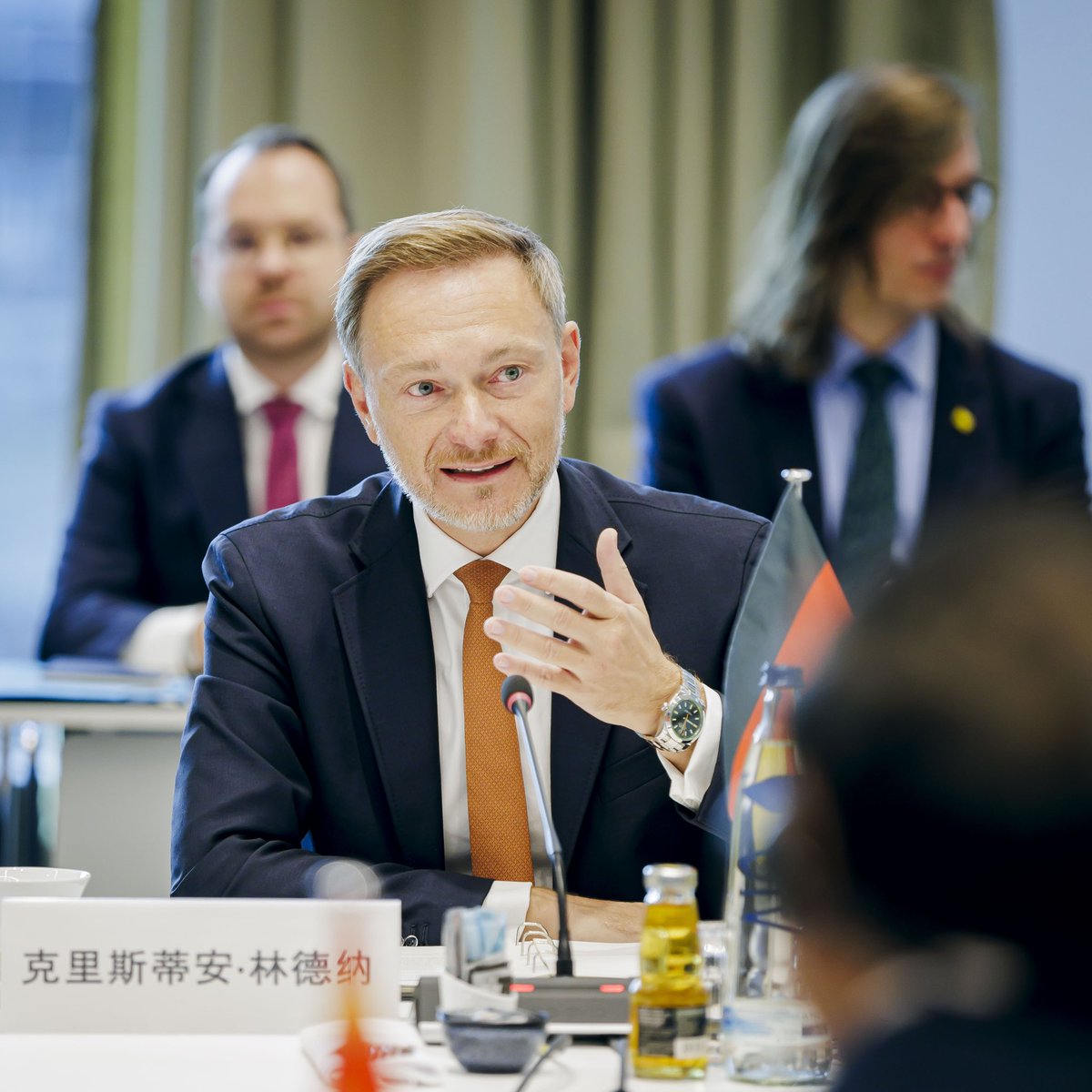 BMF_Bund's tweet image. Beim 3. dt.-chin. Finanzdialog sprechen die Ko-Vorsitzenden Minister @c_lindner &amp;amp; Vize-Premier He Lifeng neben #Finanzmarkt-Themen über die Verschuldungssituation von Ländern mit niedrigen Einkommen sowie über die weltwirtschaftliche Entwicklung. #commonframework @ChinaEmbGermany