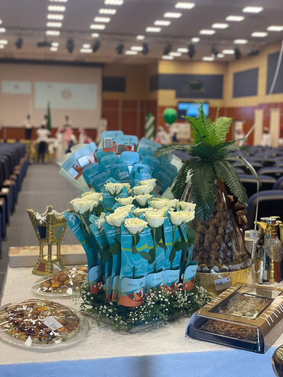 كلية الأعمال tweet media