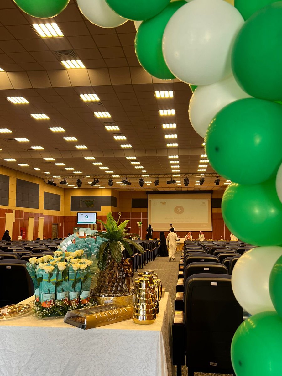 كلية الأعمال tweet media