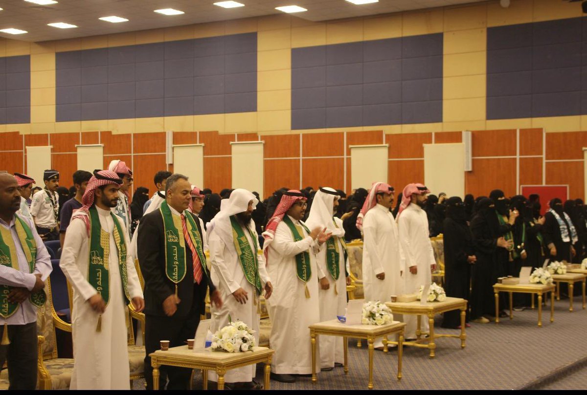 كلية الأعمال tweet media