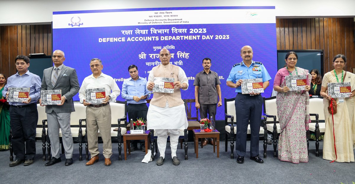 SpokespersonMoD's tweet photo. Raksha Mantri Shri @rajnathsingh unveils cutting-edge digital initiatives by @DefenceAccounts at their 276th #AnnualDay. #SARANSH for financial transparency, #BISWAS for efficient billing &amp; e-Raksha Awaas for modern housing. (1/2)

Read more: https://t.co/RnCMjux6SZ https://t.co/djPsgYswRM