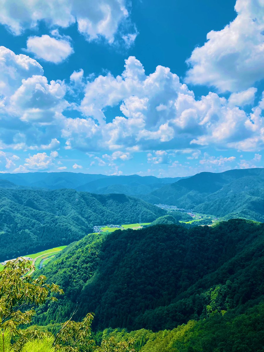 田舎の山登ってきた⛰️

自然のエネルギーって凄くて、山頂からの景色見たら疲れなんて吹っ飛ぶ🕊𓂃 𓈒𓏸

マイナスイオン浴びて元気ハツラツ✌️

 #登山
 #山
 #マイナスイオン
 #フォロバ
 #田舎
 #海外好きな人と繋がりたい
 #山好きな人と繋がりたい
 #いいねした人フォロー
 #RTした人フォロー