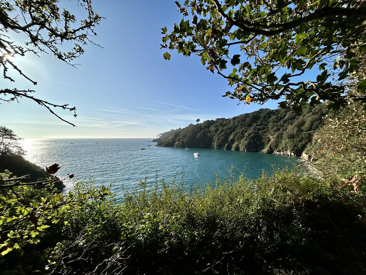 Jessisawanderer's tweet photo. Sunday summer strollβ¦ I mean, October stroll π
π€ #Guernsey #cliffpath #summerfeels https://t.co/gu8wtx49qD