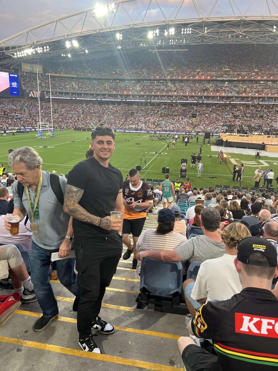Life on you pal <a href="/ixstttt/">Iestyn</a> 😍 #NRLGF 🏉🏆🇦🇺x