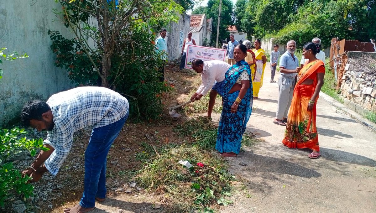 CherialM's tweet photo. Ek thaarik Ek ganta program in Cherial Municipality
#SwachhataHiSeva #IndianSwachatLague_2 #indiavsgarbage #YouthVsGarbage
@RoopaMishra77
@SwachhBharatGov
@mygovindia
@KTRBRS
@cdmatelangana
@AcSiddipet
@Urban_ASCI https://t.co/0KxlCKz9G3