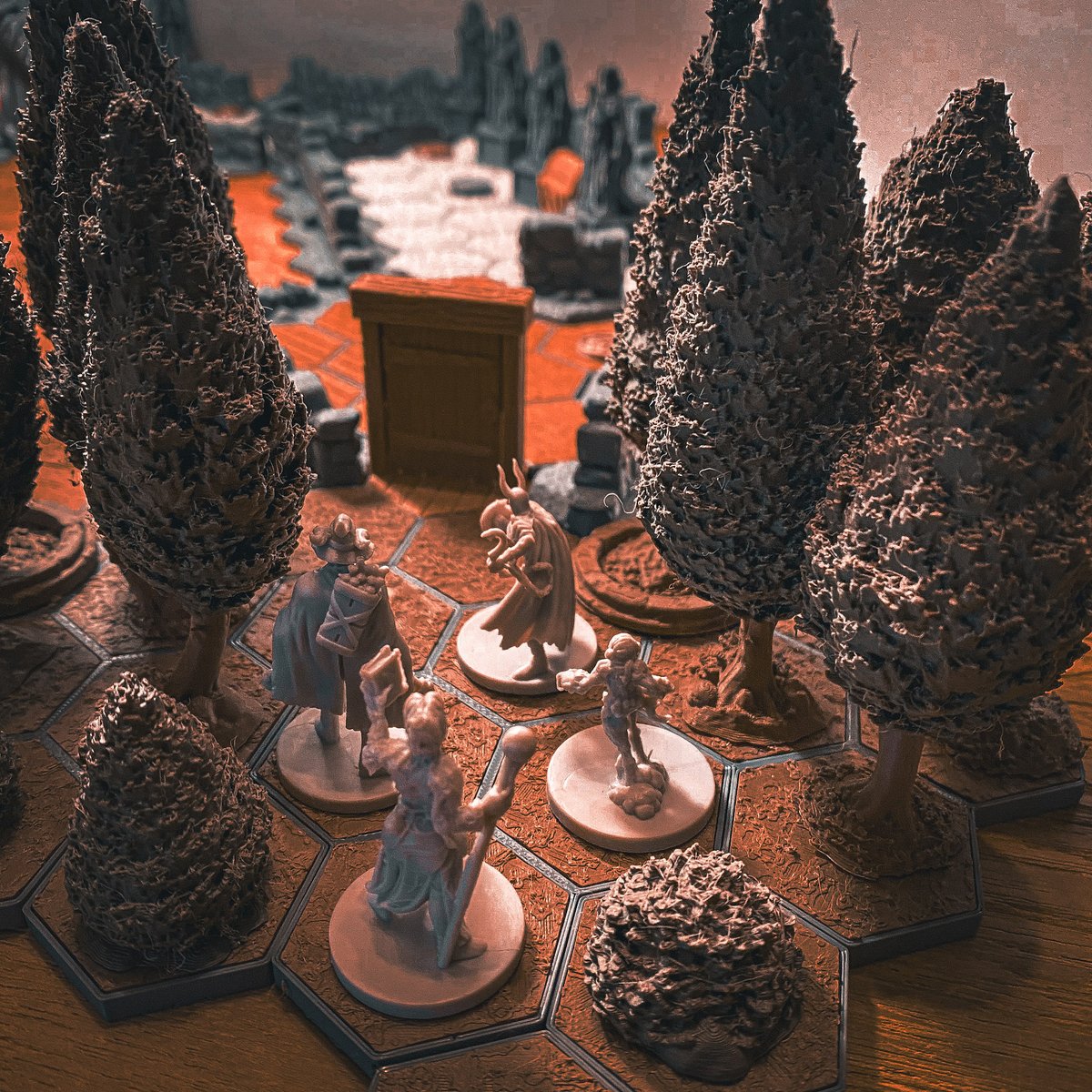 RXed_EU's tweet image. 🔥 When the board game gods decide to unleash chaos! 😡🎲 Brace yourselves for an epic battle of strategy and luck amidst towering trees and fearless figurines. 💥🌳 #BoardGameBattles #GamingChaos #EpicShowdowns #TabletopWars #FigurineFrenzy #CommentPost #Gloomhaven