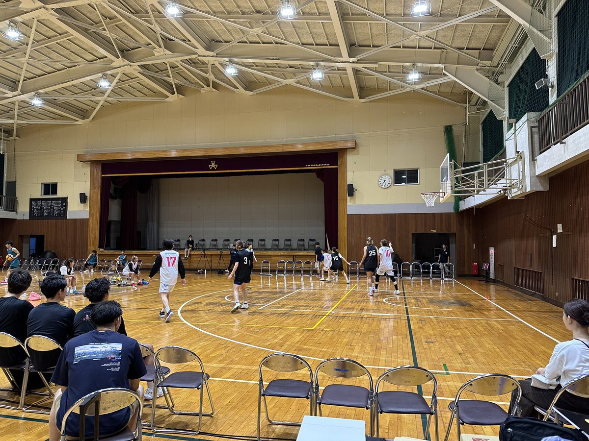 jets_re2pect's tweet photo. 昨日の大会疲れの回復に努めようと思ってたけど、近くでSAKURAの試合やってるとわかり急遽芝山高へ3×3観戦🏀
SAKURAは男子は1勝1敗、女子はファイナルで勝ってれば千葉県代表だったけど惜しくも負け…
お疲れ様でした!
#STAILE #SAKURA https://t.co/YcYkZ59pto