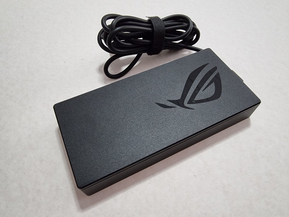RimaT777's tweet photo. อุปกรณ์ที่จะได้รับทั้งหมด

-Notebook
-สายชาร์จ Adapter/AC 
-กระเป๋าเป้ Asus Rog
-กล่องใส่
-เม้าส์ Razer DeathAdder V2 MINI https://t.co/1dowC5l3hu