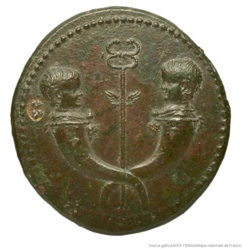 JulienOlivier45's tweet photo. Du rififi chez les Julio-Claudiens ! 🗡️🎭
Une #sesterce de Drusus, fils de l'empereur Tibère
A lire sur l'#Antiquité à @laBnF 👇👇👇
https://t.co/c3Vdf484QK
#RomanEmpire #numismatics https://t.co/KSl0LpCe7F