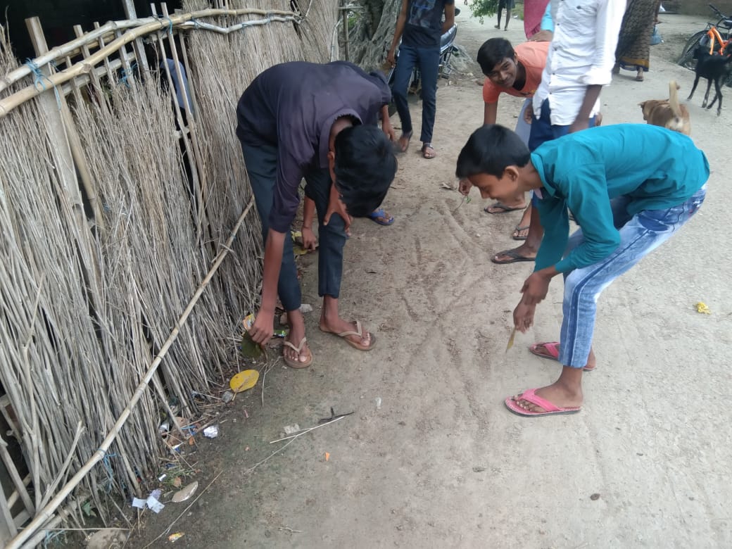 MYBharatHQ's tweet photo. आज #SwachhataHiSeva कार्यक्रम  के अंतर्गत नेहरू युवा केंद्र कैमूर(@NKaimur) से संबद्धता प्राप्त डीडीएसजी युवा क्लब,करजी द्वारा स्वच्छता अभियान चलाया गया। 

#CleanIndia3 #CleanIndia2023 #NYKS #Bharat https://t.co/oWyj7UVSax