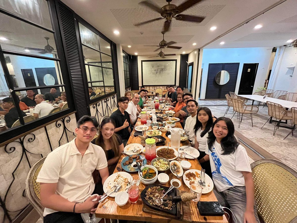 shaaaantz's tweet image. Thank you Lord for this big family ♥️🥺