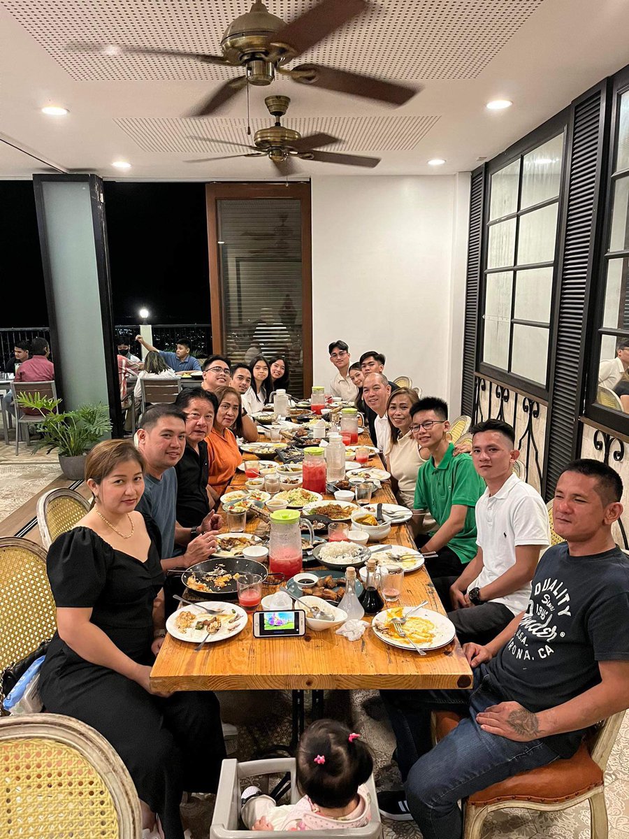 shaaaantz's tweet image. Thank you Lord for this big family ♥️🥺