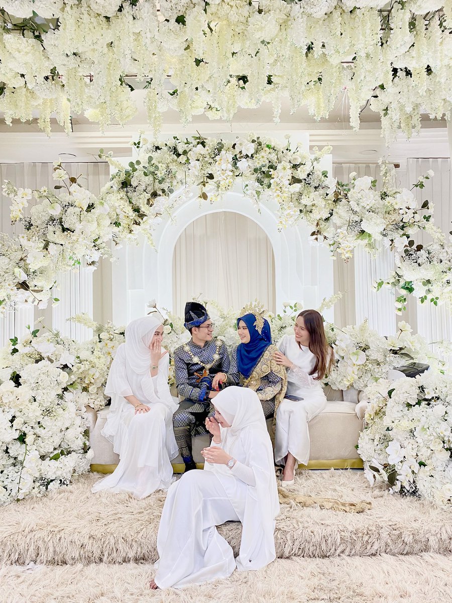 Fyfyzafrin_'s tweet photo. im sooooo happy for my bestie! @DinieAmanda . wishing all the best for your marriage &amp; may allah swt bless you guys. love you forever my din🤍 https://t.co/t8BZoVF8OM