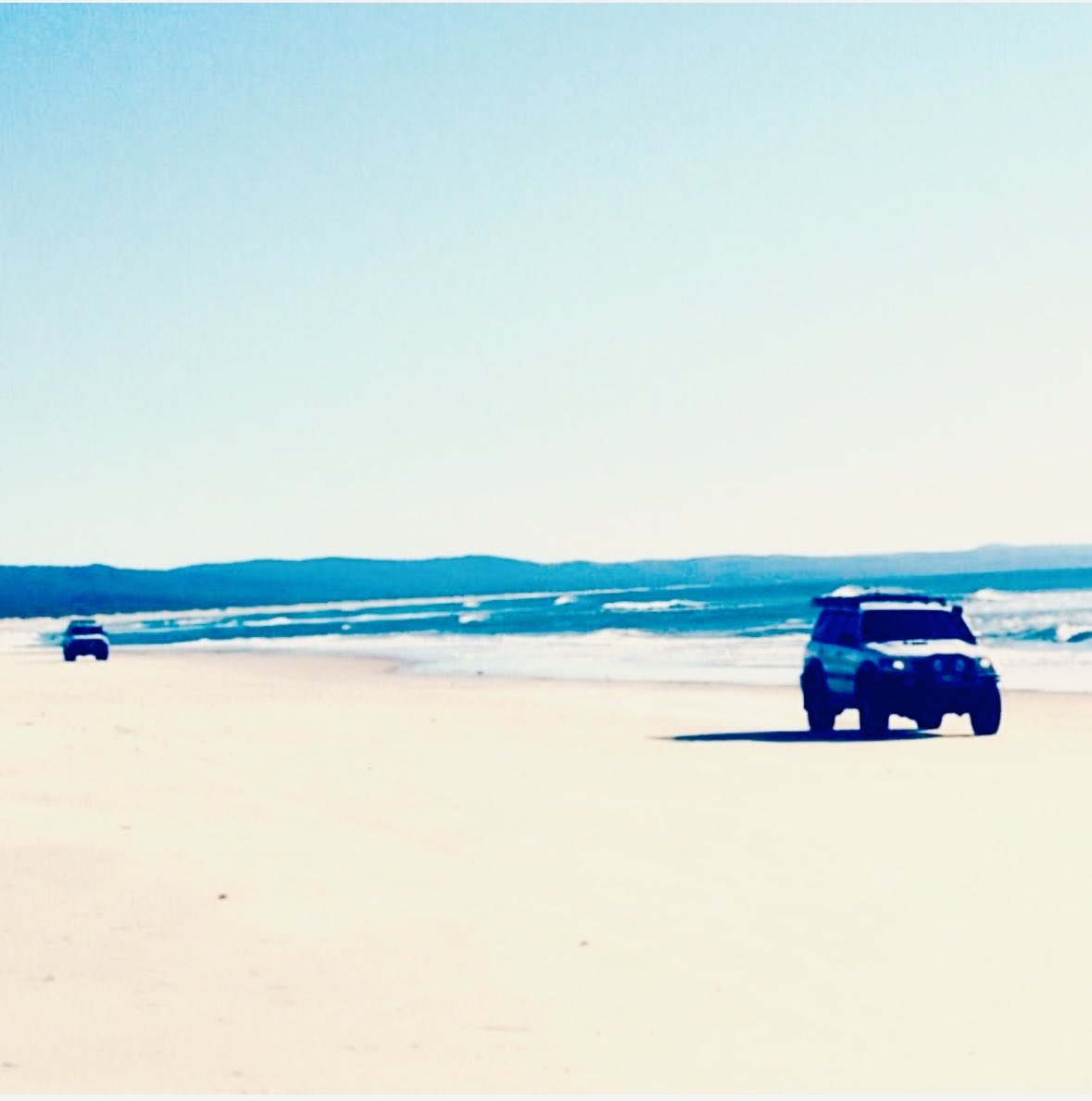 alwaysberunning's tweet photo. The worlds largest sand island. #fraserisland #noosaheads #australia #queensland #beachdriving #rollingdunes #rainforests #sparklinglakes #ssmahenoshipwreck #mindblown https://t.co/9xEfgdQzSV