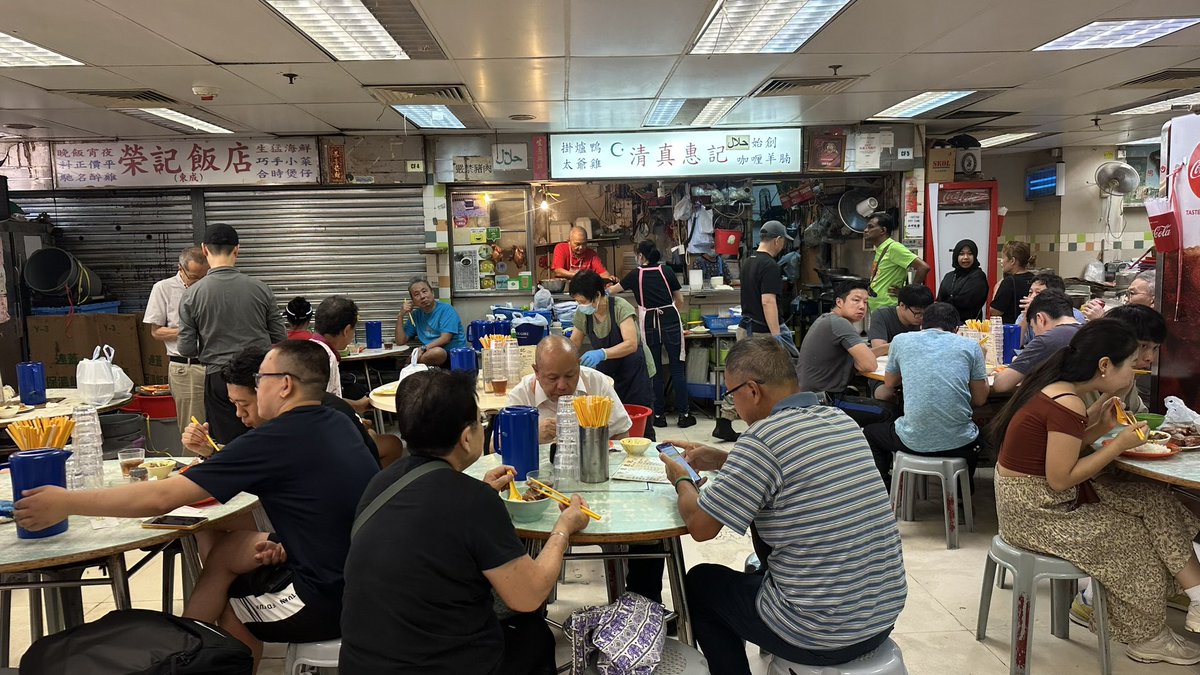 Wai Kee 清真惠記 at Causeway Bay serves the best Cantonese curry in town. They have added Chinese spices for a smoother texture. They also have pomelo peel with dried shrimp roe, a very traditional Cantonese dish that is rare nowadays due to its complexity of preparation process.