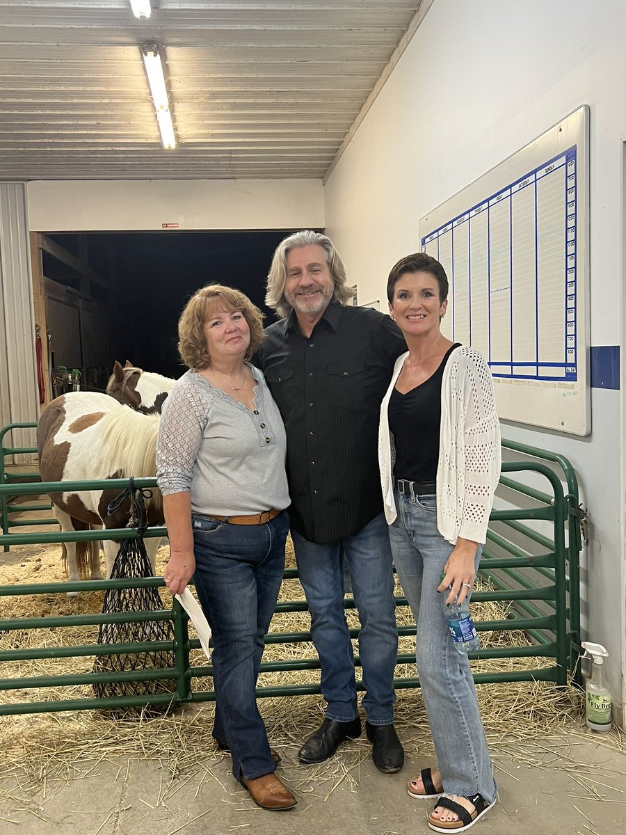 Bethyfo's tweet image. The. Best concert with some of my favorites !! Love @littletexasband -great show! Worth the 5 hr drive !!