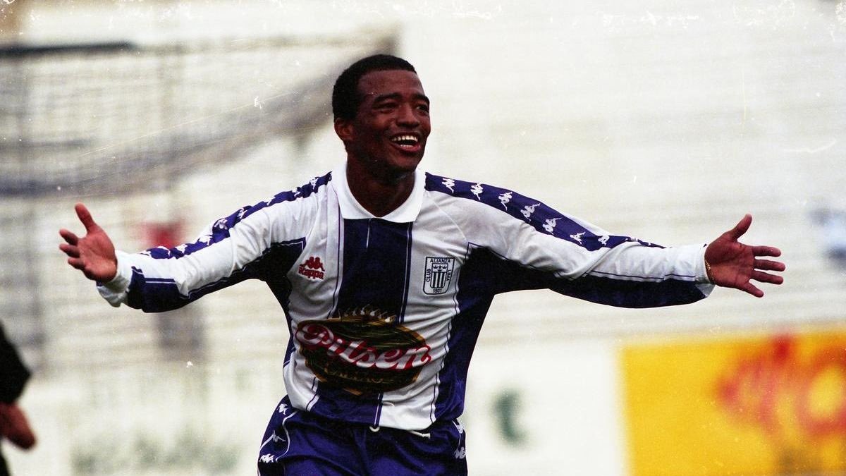 aaron_rengifo's tweet photo. ¡Inicia el mes morado! 💜🤍💜
Porque recordar es volver a vivir, les comparto fotos de las camisetas blanquimoradas de los últimos 30 años (De 1994 al 2023)
#AlianzaLima #ArribaAlianza
#Calvo #Polmer #Adidas #Kappa #Penalty #Walon #Fila #Marathon #Nike
Dale ❤️ y 🔁
Abro 🧵 https://t.co/3eI1I5cQCu