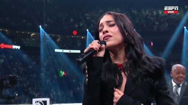 DieAlfaro's tweet photo. Lo mejor de la pelea fue @dannapaola cantando el himno.

Se dice y no pasa nada. https://t.co/aoYREYgpeh