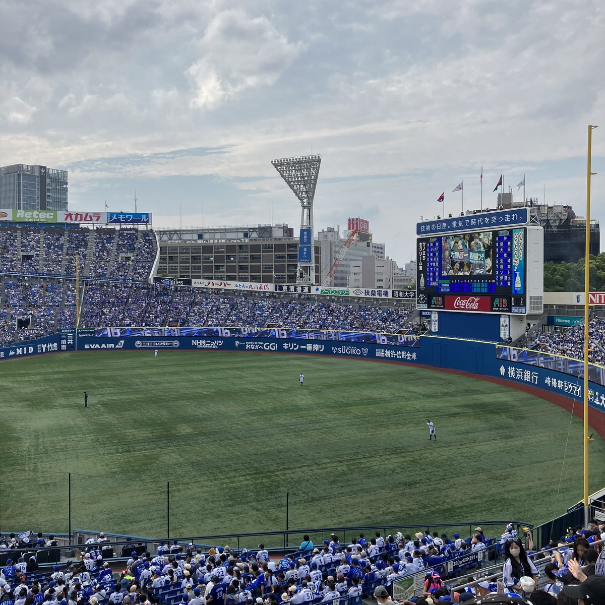mnpp58's tweet photo. さあ始まりました、ハマスタ最終戦！負けられない戦い、今日も頼むよ！#baystars #ハマスタ #中日戦 #ハマスタ最終戦 https://t.co/C3u5VWx6PH