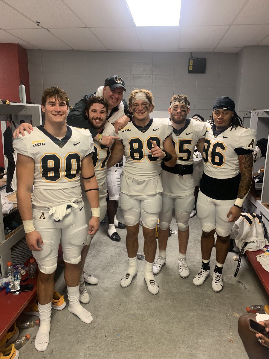 Coach_JWatts's tweet image. These dudes fight.  Love it #TErrorsquad