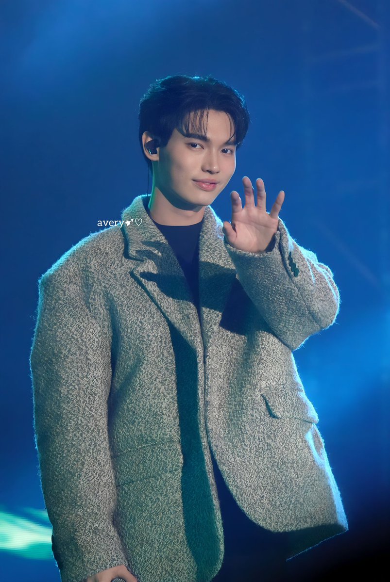averymakhc's tweet photo. My precious🐰🤍
#SBSconcerttourinTP 
#winmetawin 
#BrightWinSBSTour2023 https://t.co/Gqpt6WpkqW