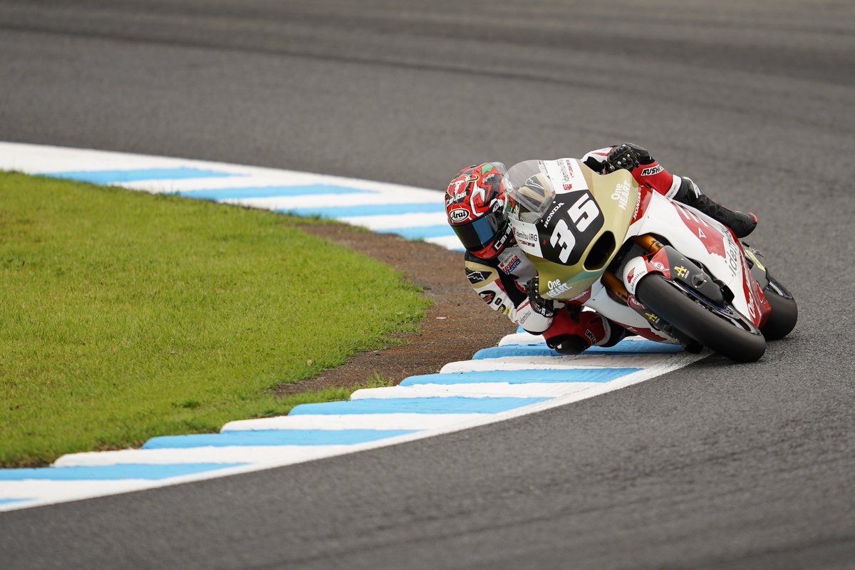 HondaJP_Live's tweet photo. \速報/
#Moto2 第14戦日本GP🇯🇵 決勝
IDEMITSU Honda Team Asiaのソムキアット・チャントラ選手と小椋藍選手が見事1-2フィニッシュを飾りました🙌🙌
#HRC #HondaRacing #ホンダモースポ https://t.co/9dcDRjWGJv